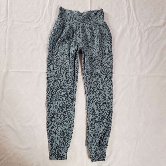 Athleta Salutation Jogger Yoga Pant - Ocelot Spot Minimalistic Teal - Size XS